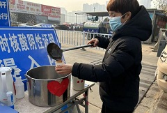 慰问一线送温暖  一杯姜汤暖人心